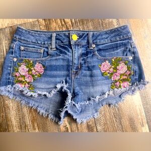 y2k American Eagle low rise wild Rose Embroidered Stretch blue Jean Shorts •sz 4